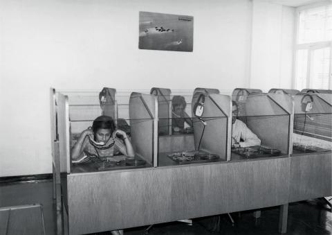 1974 Laboratoire de langue Ecole Moser